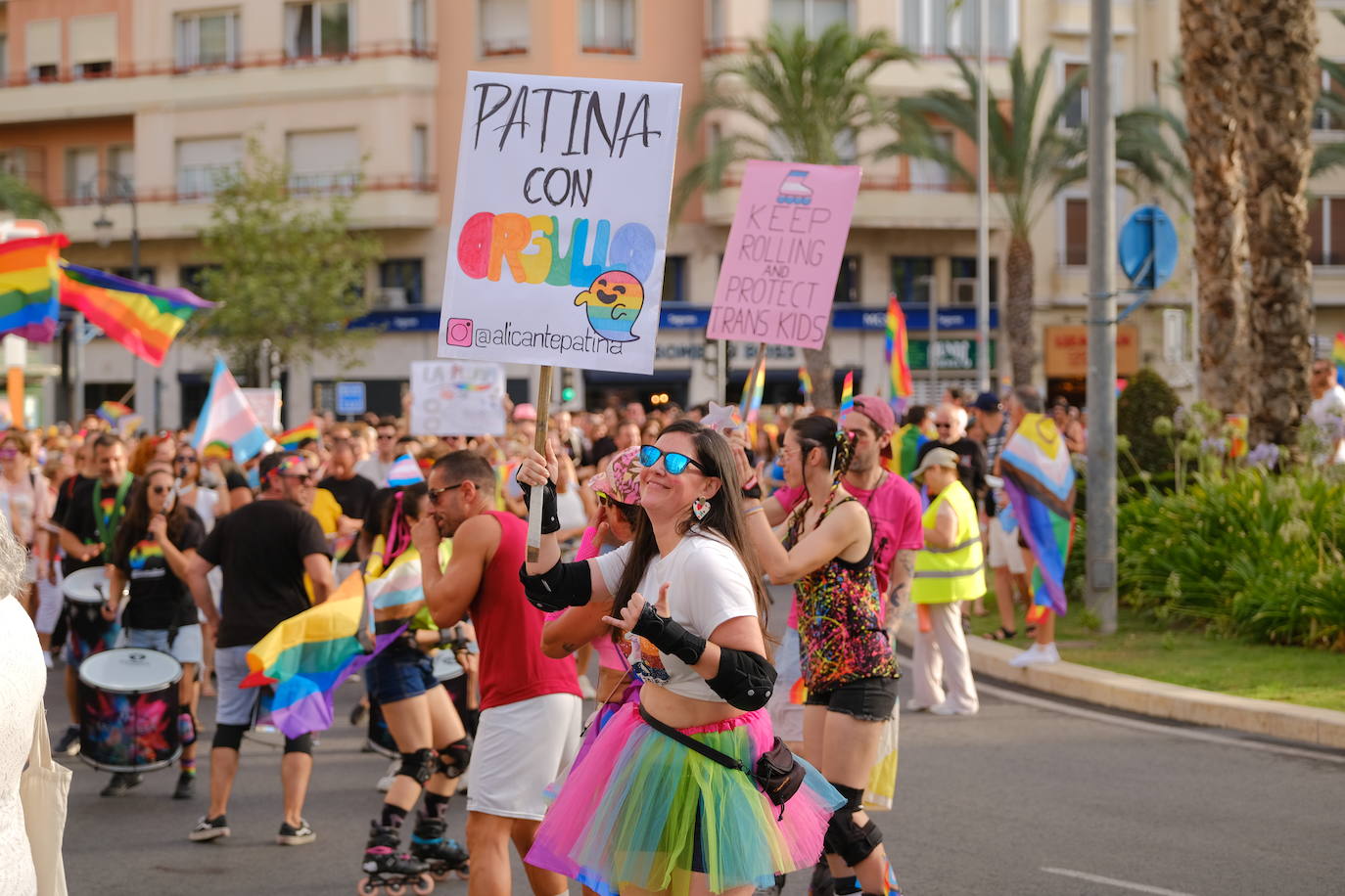 Multitudinaria manifestación del Orgullo LGTBIQ+ en Alicante