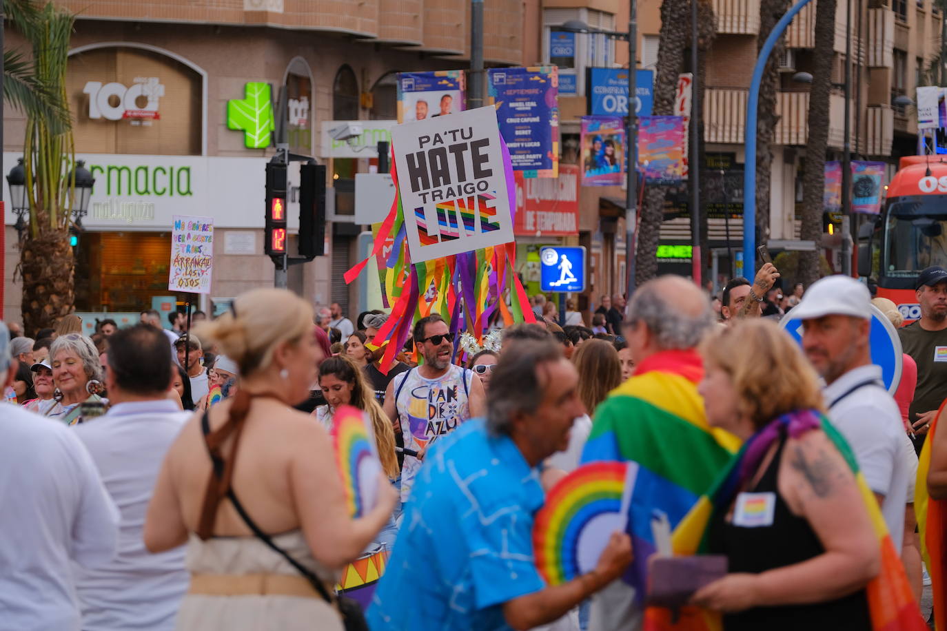 Multitudinaria manifestación del Orgullo LGTBIQ+ en Alicante