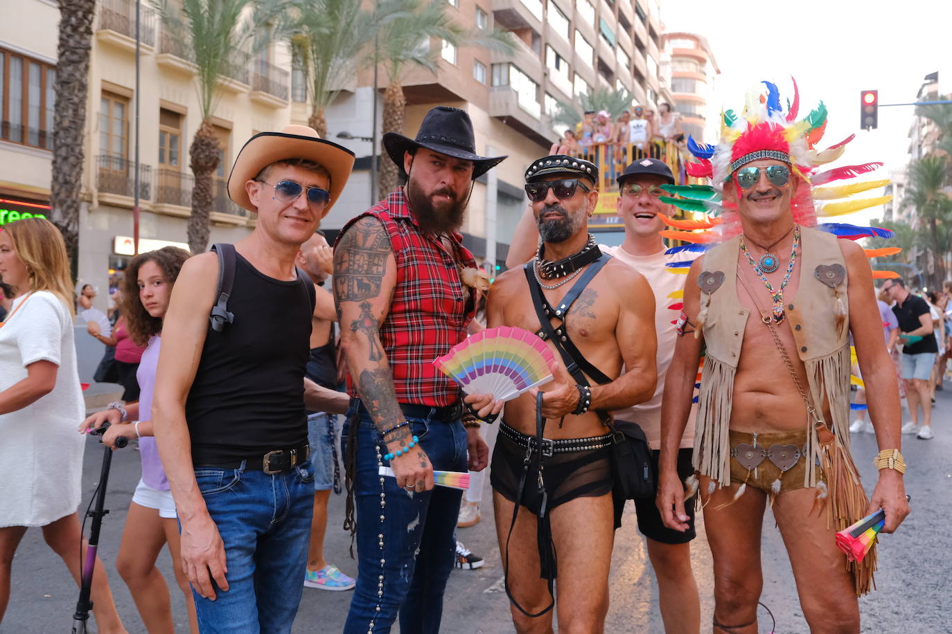 Multitudinaria manifestación del Orgullo LGTBIQ+ en Alicante
