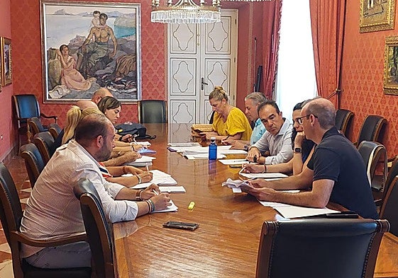 Comisión de Presidencia y Régimen Interior reunida este lunes.