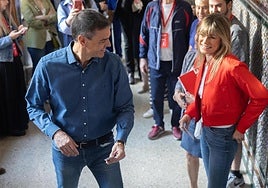El presidente del gobierno, Pedro Sánchez, y su esposa, Begoña Gómez.