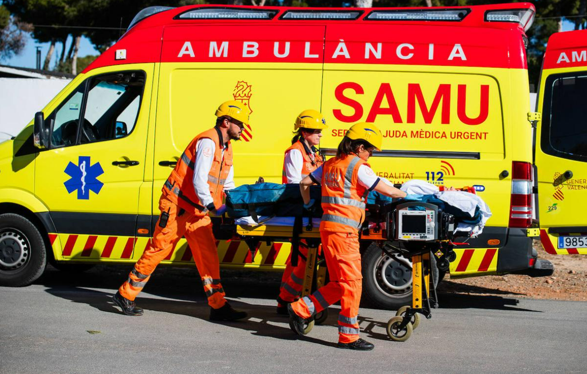 Ambulancia del SAMU (Servicio de Ayuda Médica Urgente).