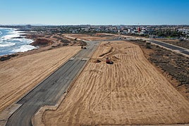 Obras junto al mar en Cala Mosca de Orihuela.