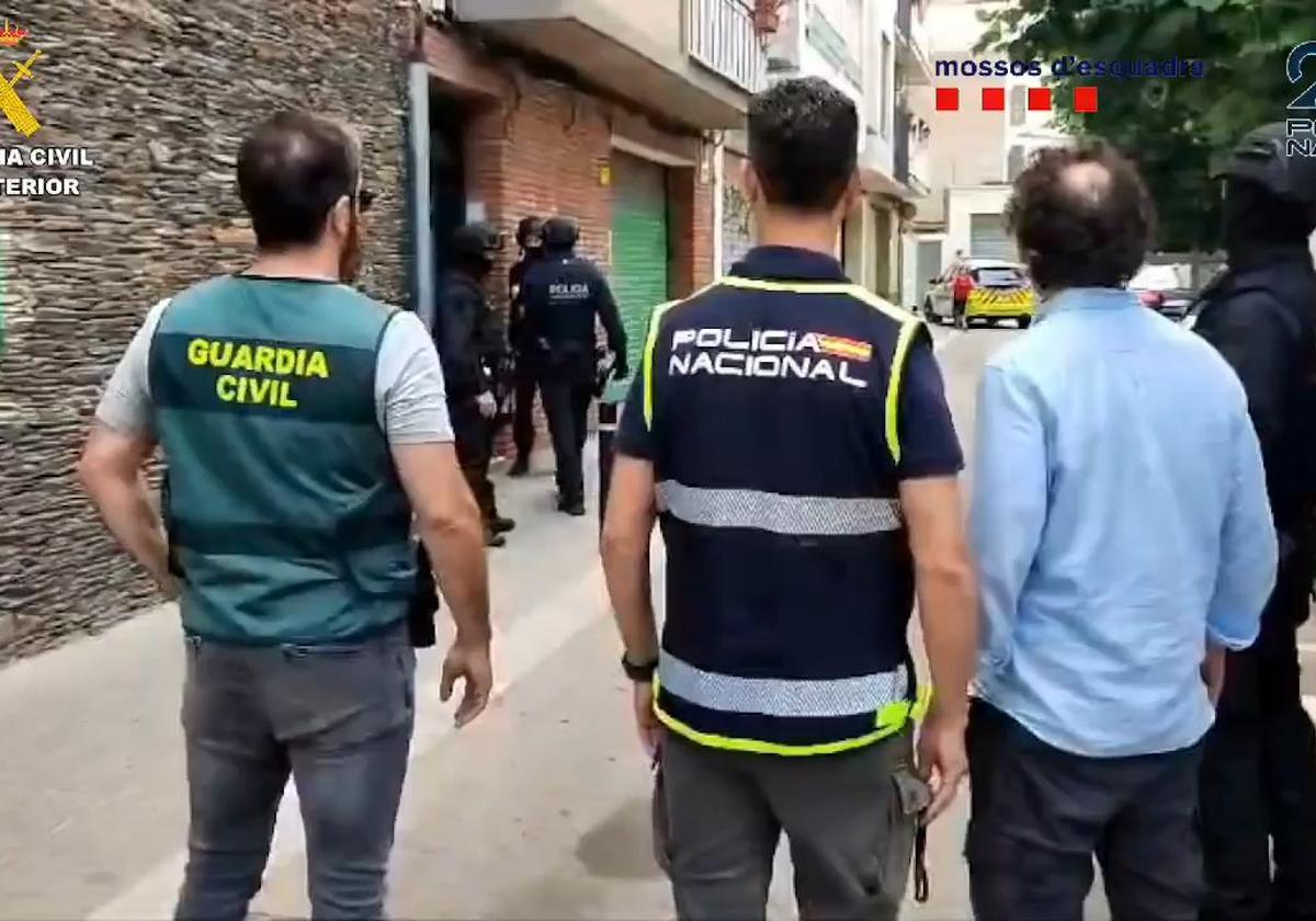 A violent gang of robbers operating along the Levantine coast disguised as police, nurses, or deliverymen has been brought down