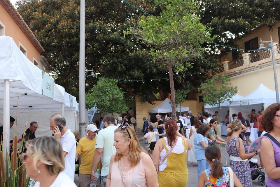 Asistentes a la Feria del Tomate de Mutxamel.