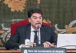 Luis Barcala, en el pleno.