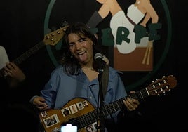 Tere Priore durante un concierto.