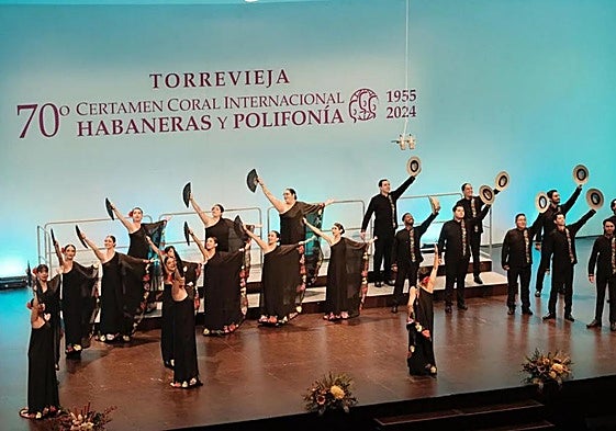 El Coro de Cámara del Departamento de Música de la Universidad de Guadalajara, durante su actuación.