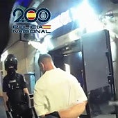 Un bastón extensible y un spray no homologado: los contundentes métodos para mantener el orden en una discoteca de Elche