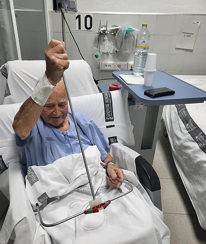 Imagen secundaria 2 - Almira no paraba quieto, fuera en casa o en el hospital siempre esta ideando.