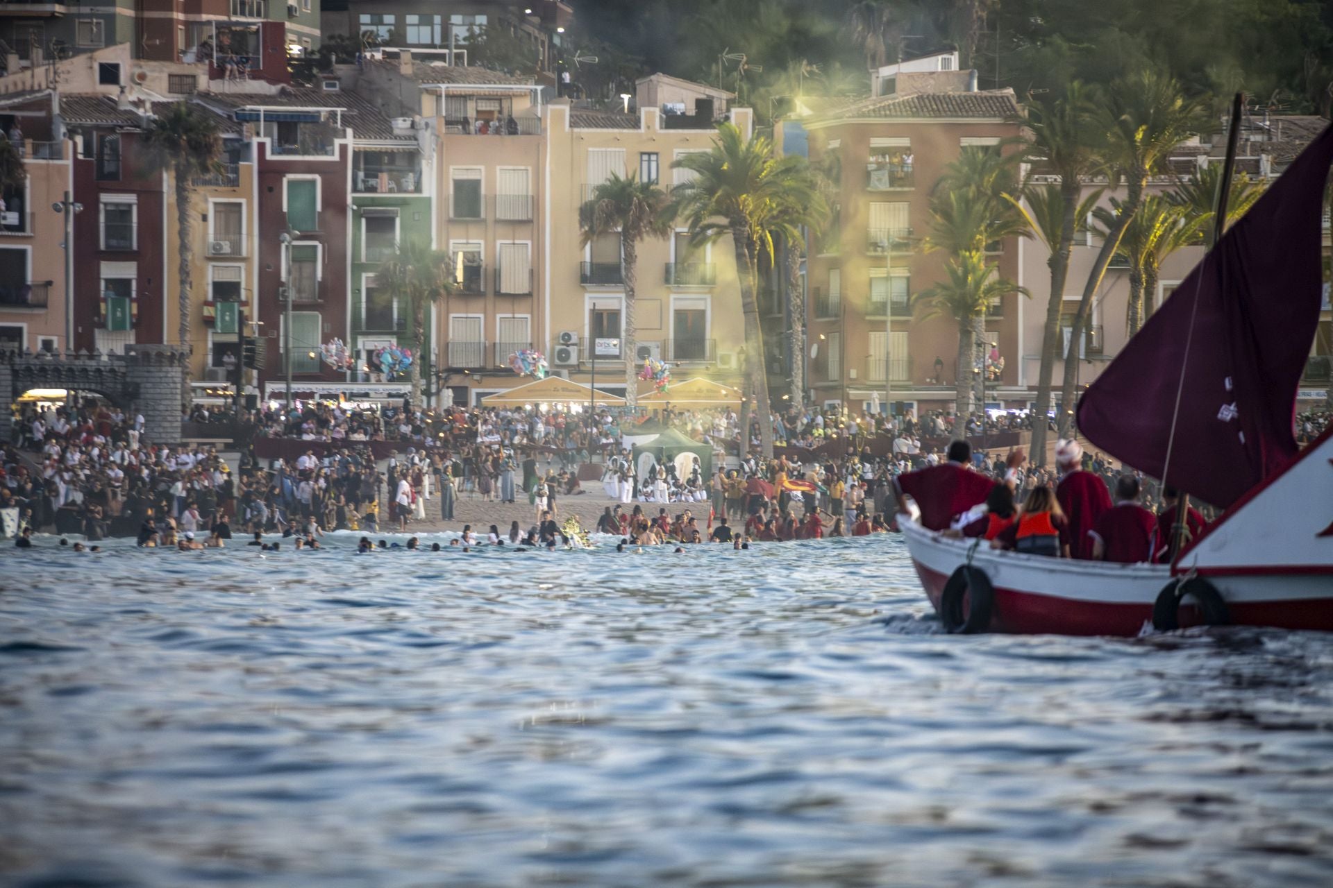 Impresionante desembarco moro en las fiestas de La Vila Joiosa