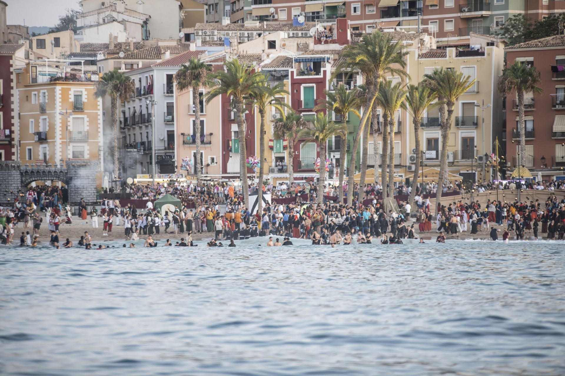 Impresionante desembarco moro en las fiestas de La Vila Joiosa