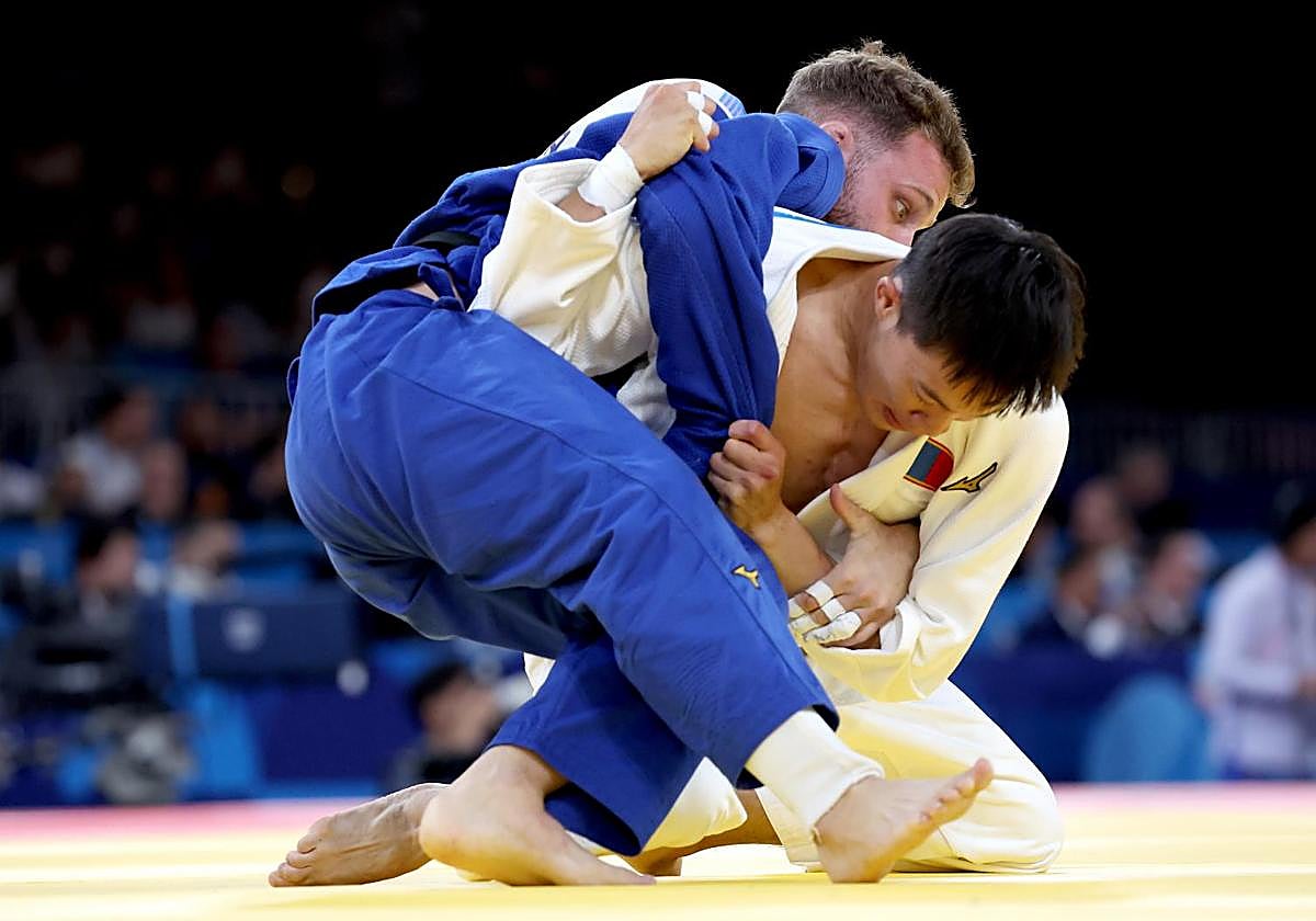 Combate del judoca alicantino Salva Cases en París 2024.