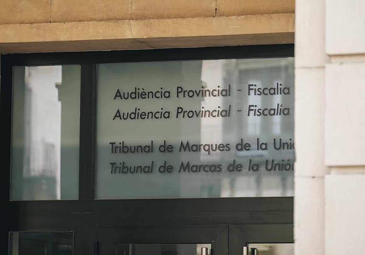 Acceso a la Audiencia Provincial de Alicante.