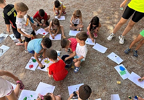 Menores disfrutan de las actividades extraescolares en Petrer