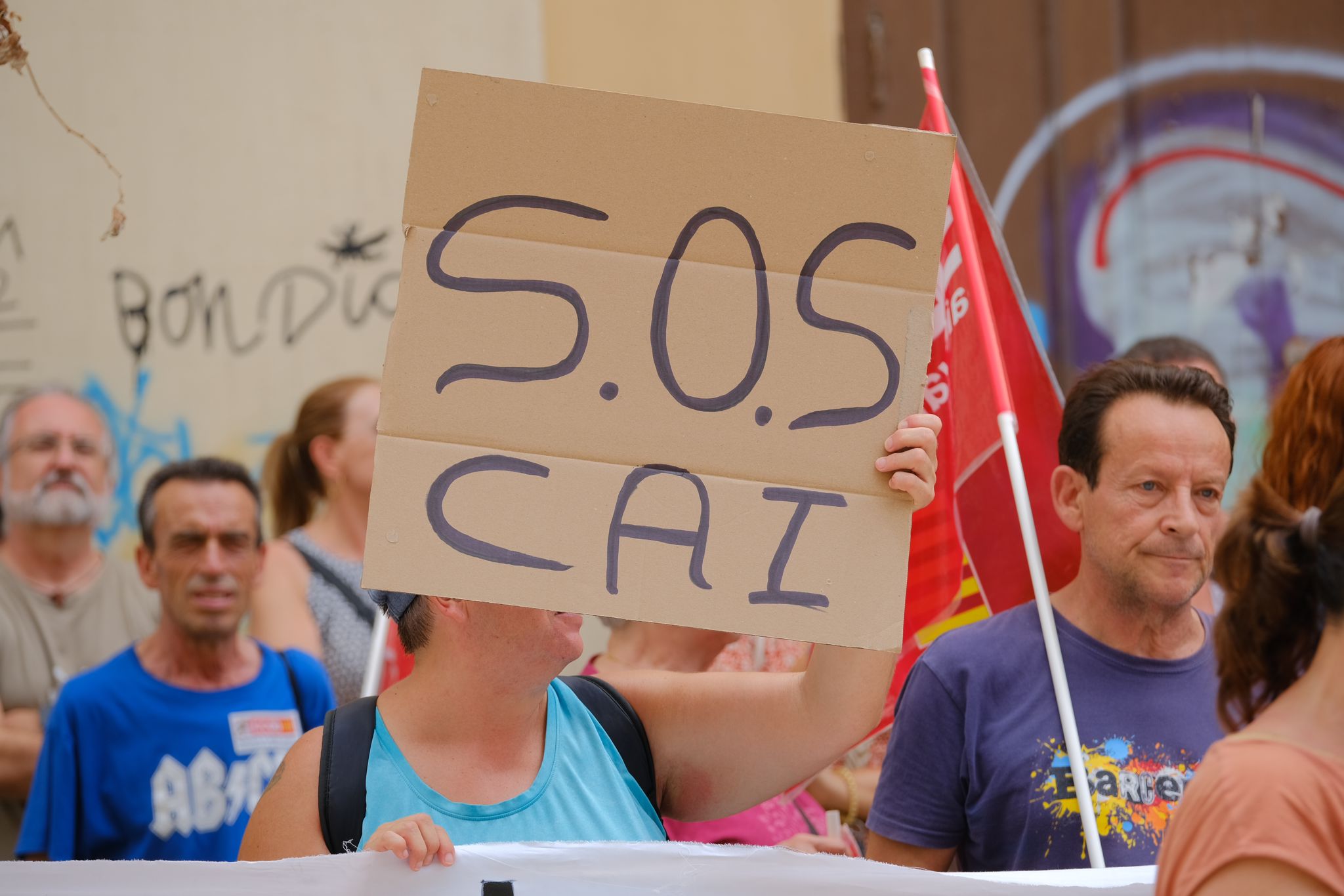 La plantilla del albergue de personas sin hogar de Alicante protesta por el nuevo pliego