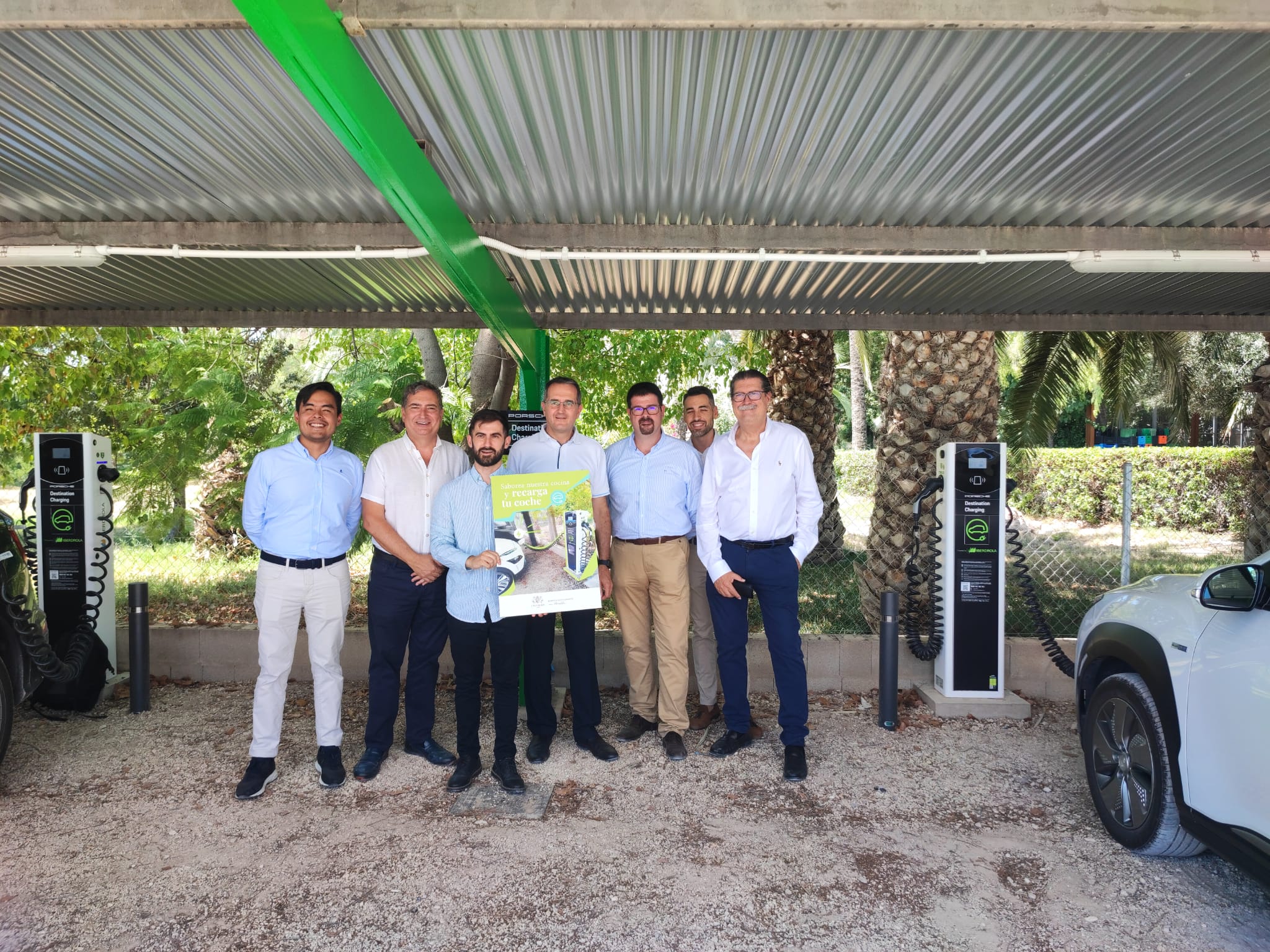 Presentación de los cargadores eléctricos de la bodega Casa Sicilia.