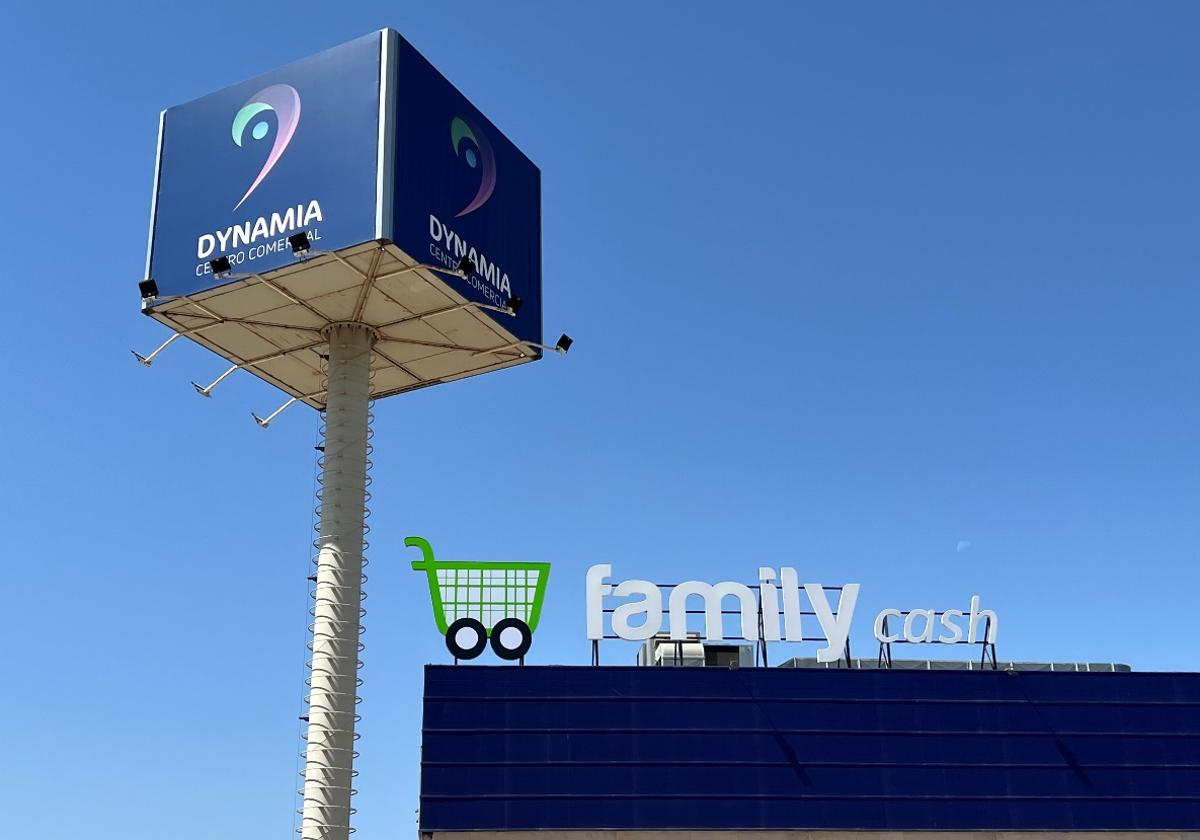 El nuevo hipermercado Family Cash de Petrer.