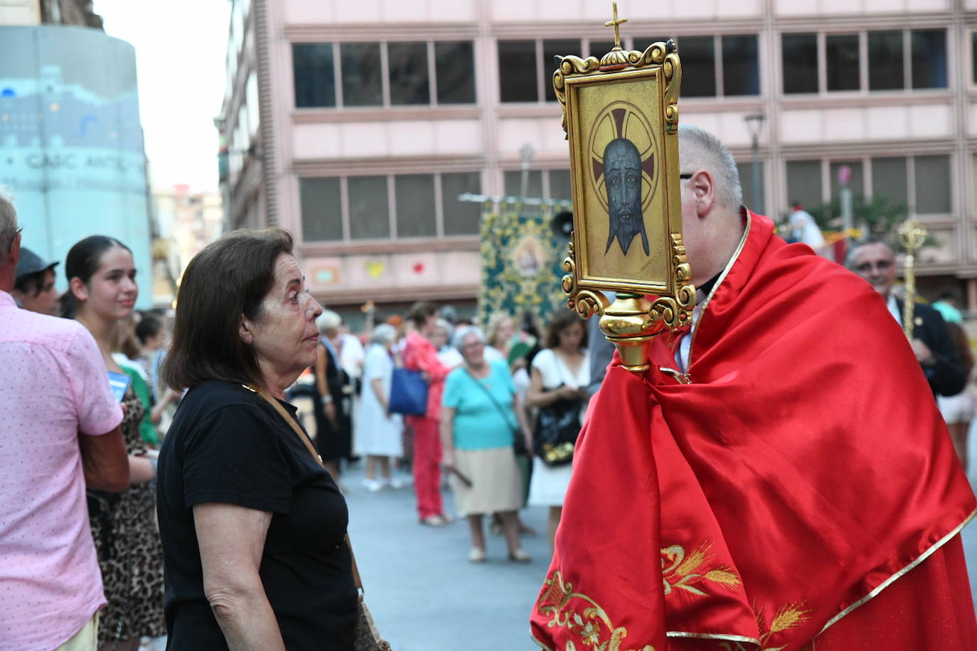 Alicante rinde homenaje a su patrona