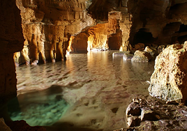 La famosa cueva situada en el Parque Natural del Montgó.