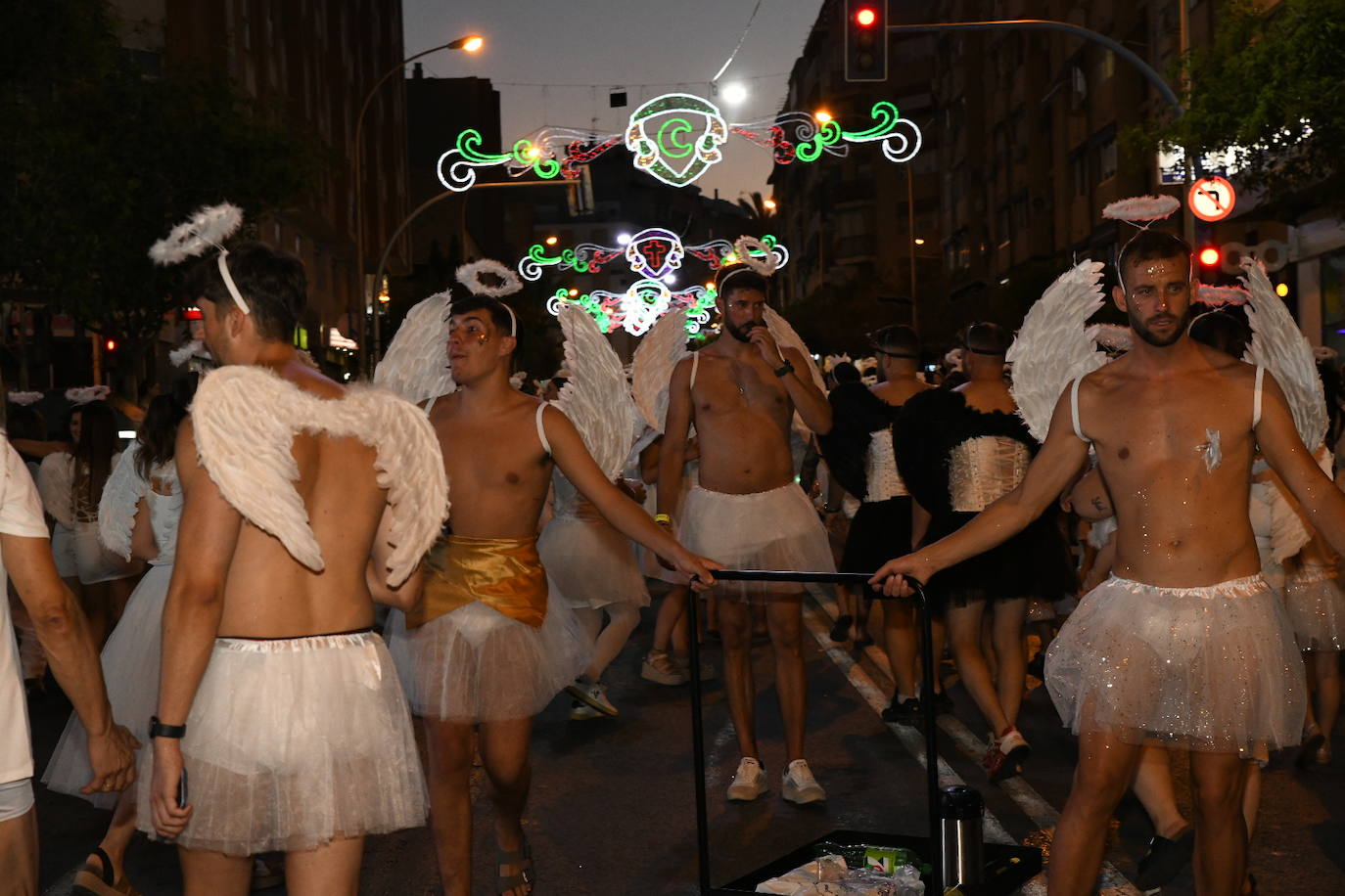 La Retreta de los Moros y Cristianos de Altozano llena de color el barrio