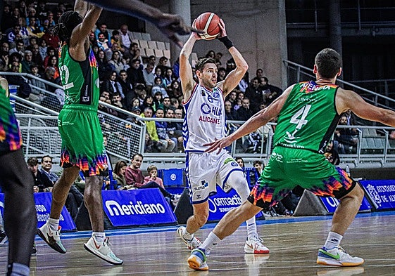 Imagen de un partido del HLA Alicante de la pasada temporada en el Pedro Ferrándiz.