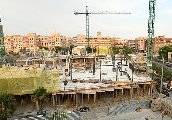 La Ciudad de la Justicia Rafael Altamira de Alicante toma altura.
