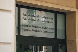 Entrada a la Audiencia Provincial.