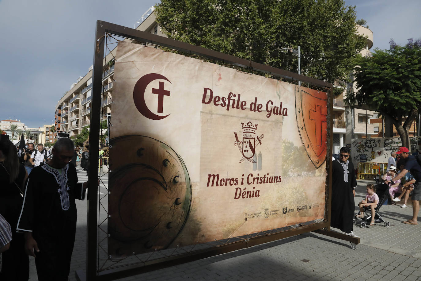 Así ha sido el Desfile de Gala y el Castillo de Fuegos de Dénia