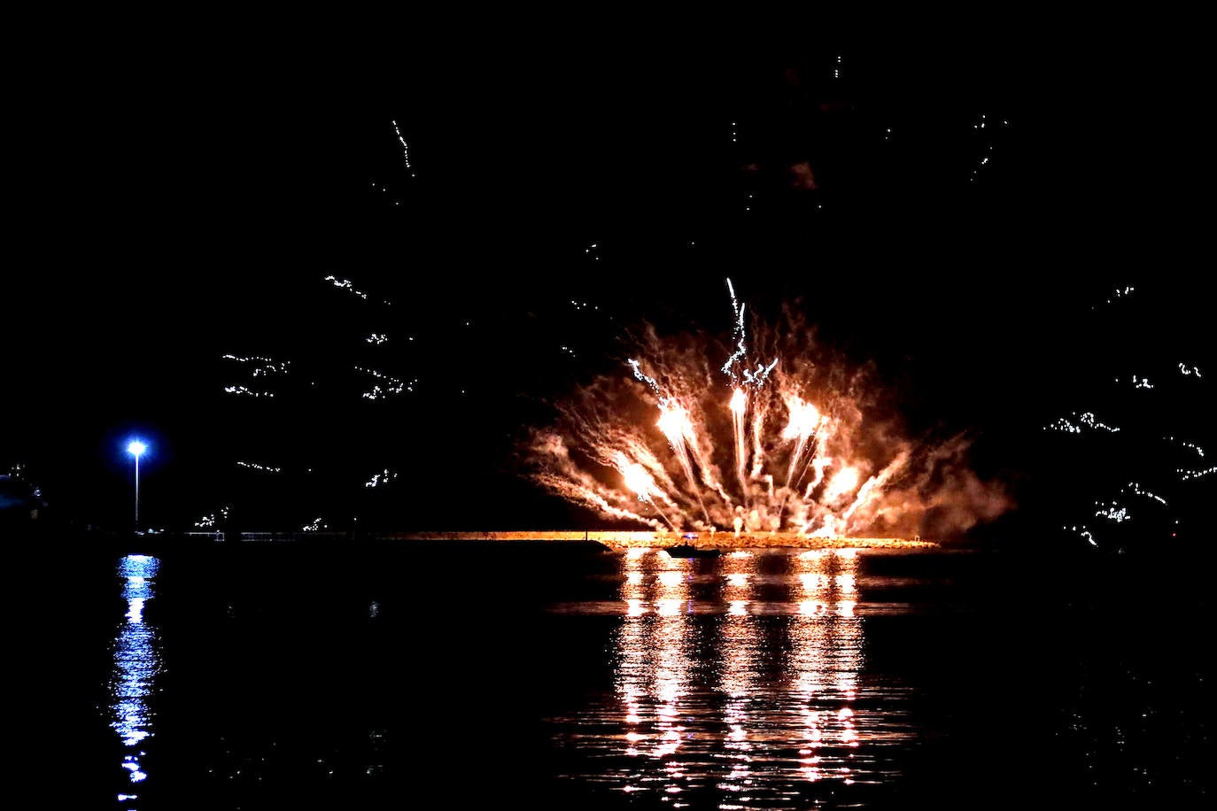 Así ha sido el Desfile de Gala y el Castillo de Fuegos de Dénia