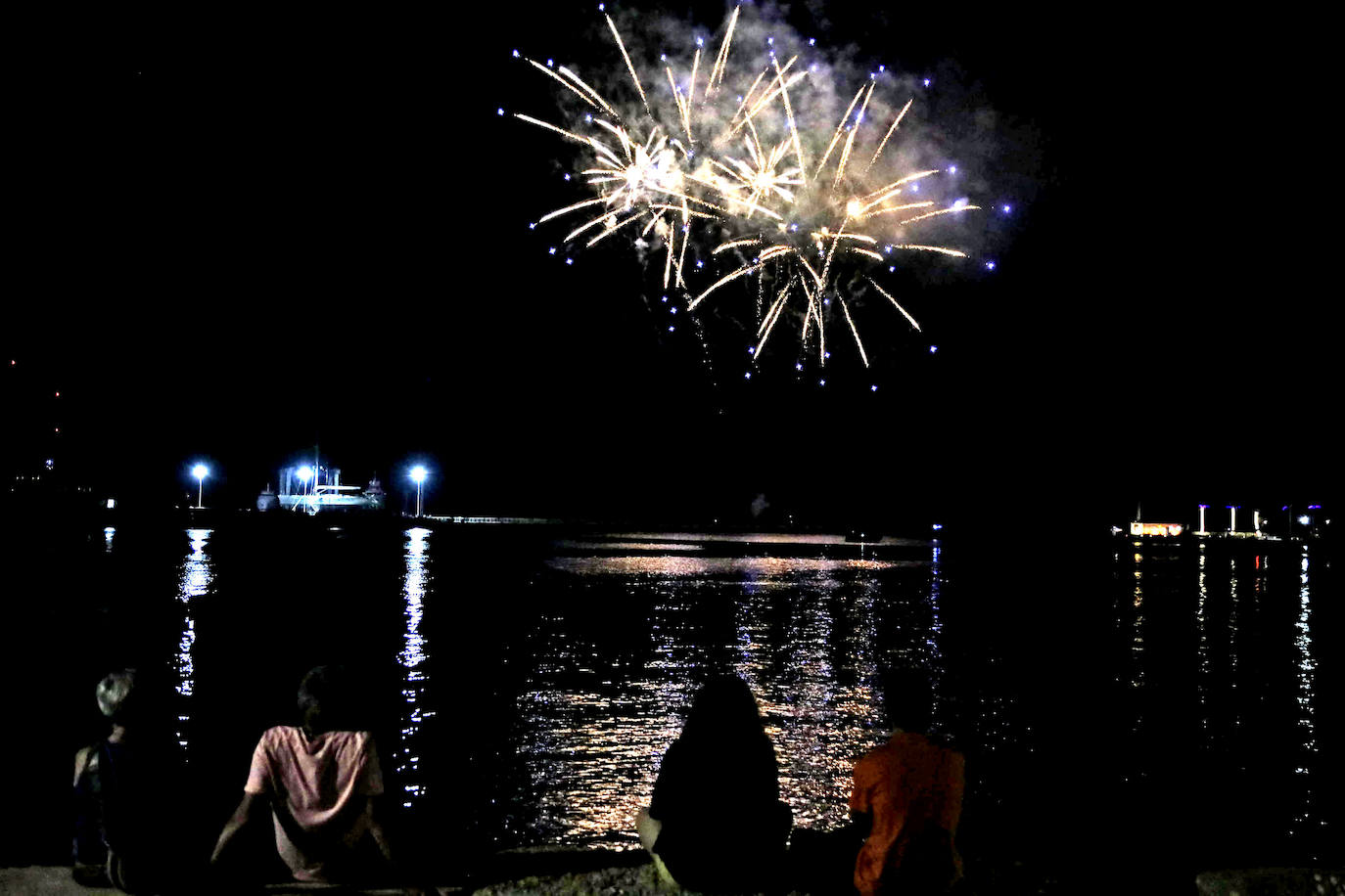 Así ha sido el Desfile de Gala y el Castillo de Fuegos de Dénia