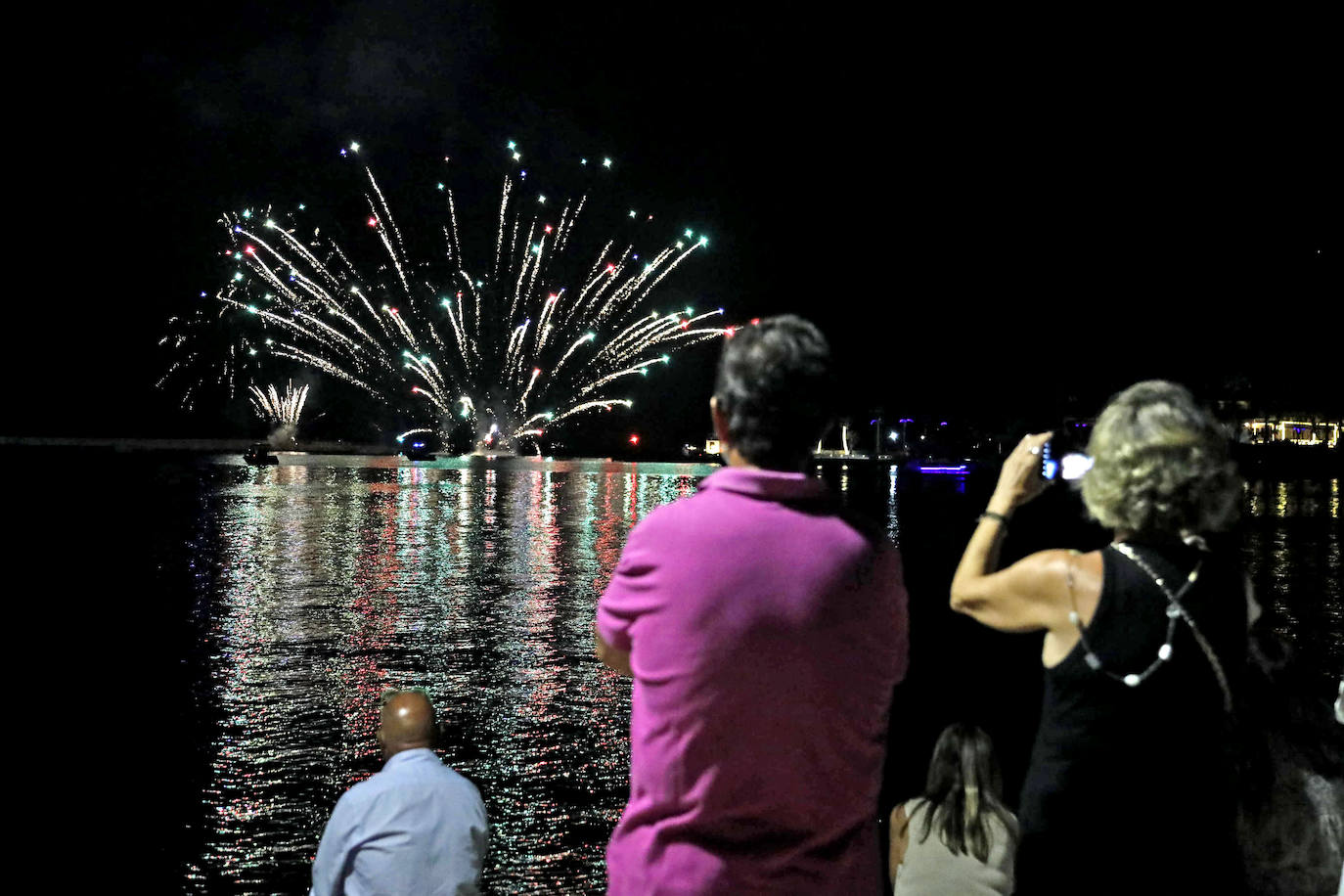 Así ha sido el Desfile de Gala y el Castillo de Fuegos de Dénia