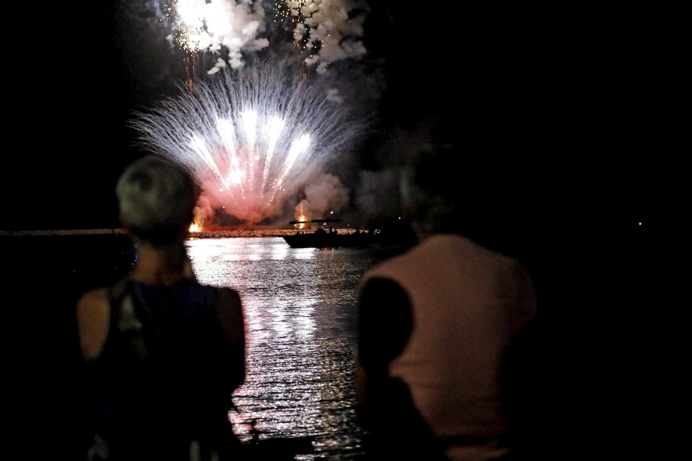 Así ha sido el Desfile de Gala y el Castillo de Fuegos de Dénia