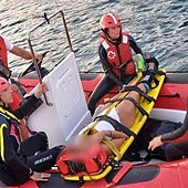 Cruz Roja rescata a una bañista en Xàbia herida tras saltar desde una zona prohibida