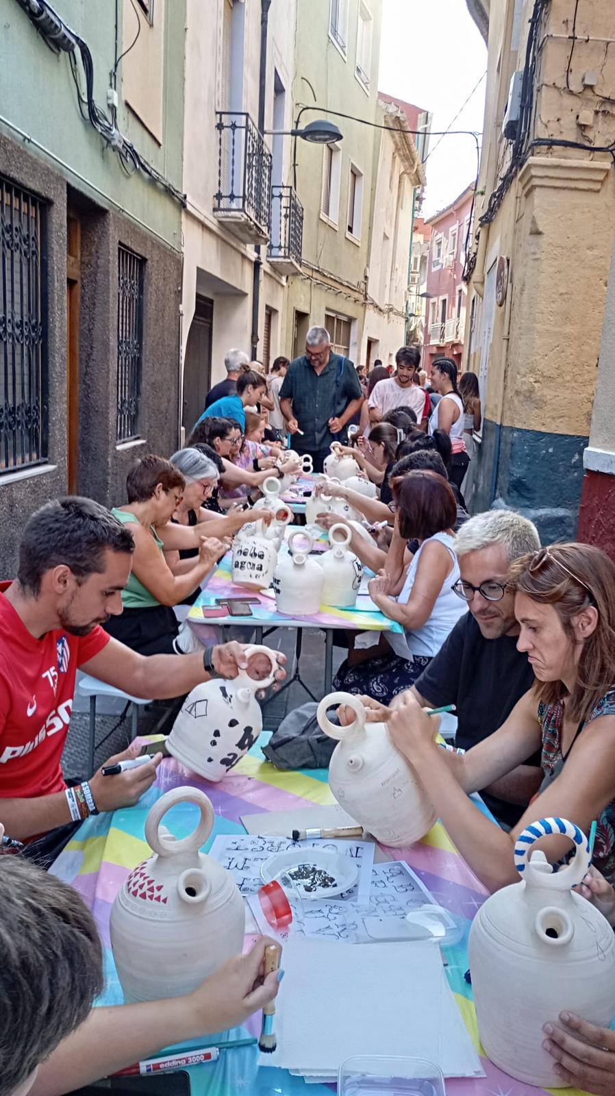 Imagen secundaria 2 - Evento de 'pintabotijos' de Villena.