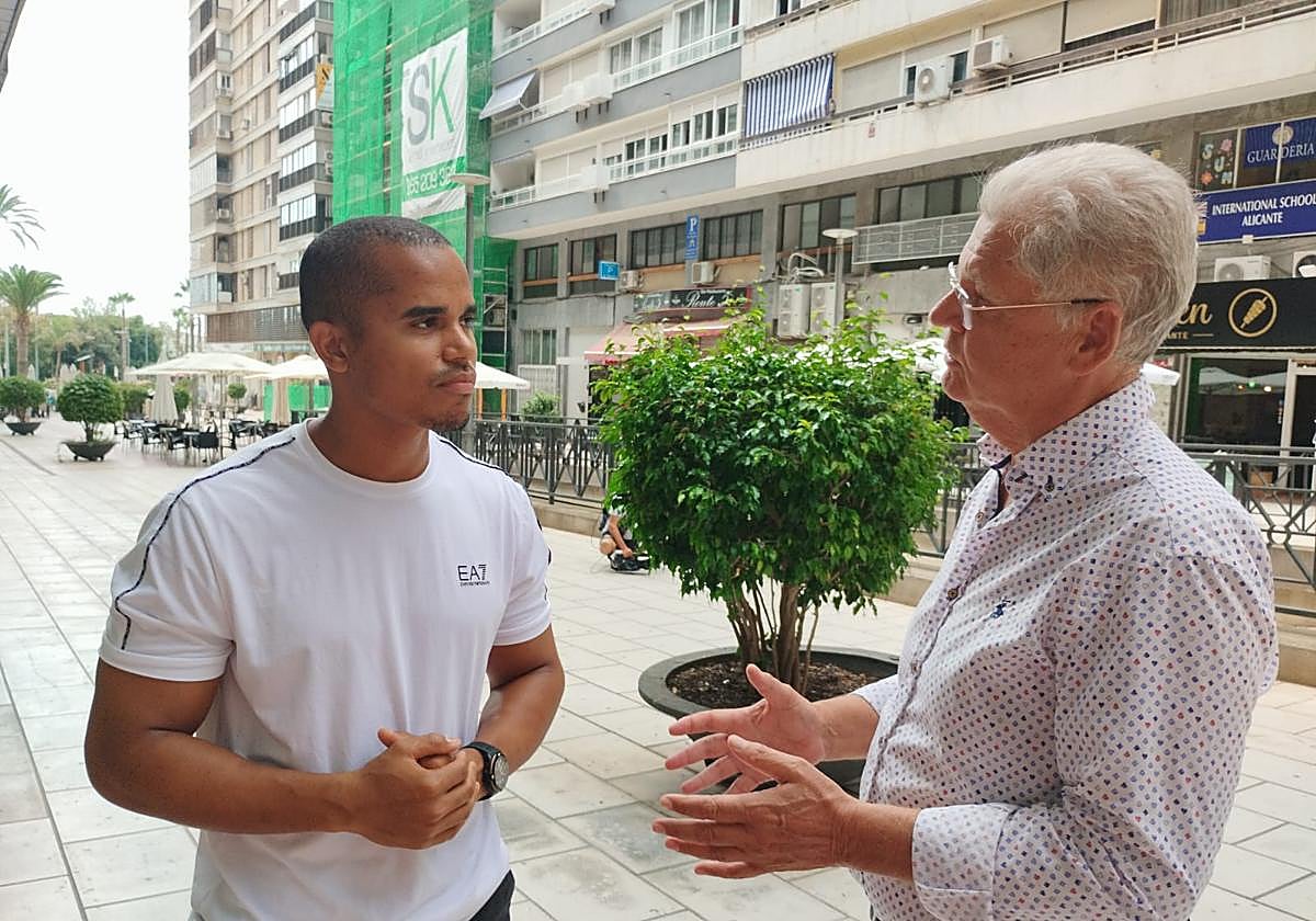 Felipe David Souza y el concejal Calero.