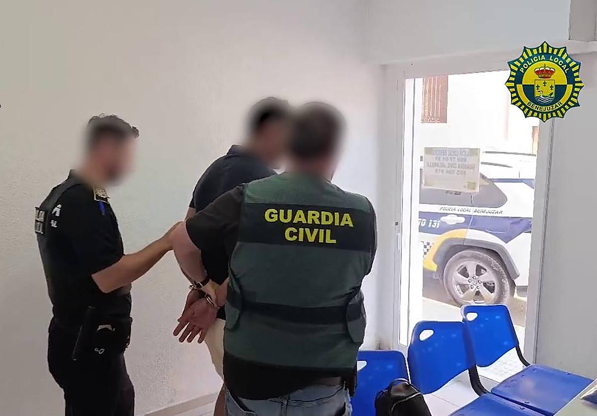 Detención del hombre.
