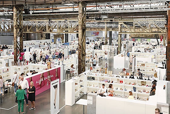 Expositores en la feria.