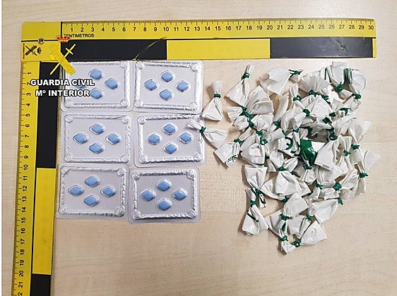 Medicamentos y droga intervenida.