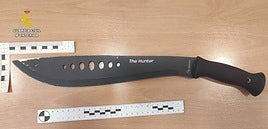Machete con el que se produjo la agresión.