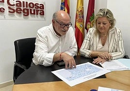 Trinitario Martínez junto a la diputada provincial de Transparencia, Cristina García.