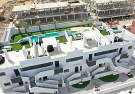 Vista aérea de una promoción en construcción en el sector La Coronelita de Torrevieja.