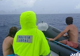 Rescate de dos hombres en el mar de Benidorm.