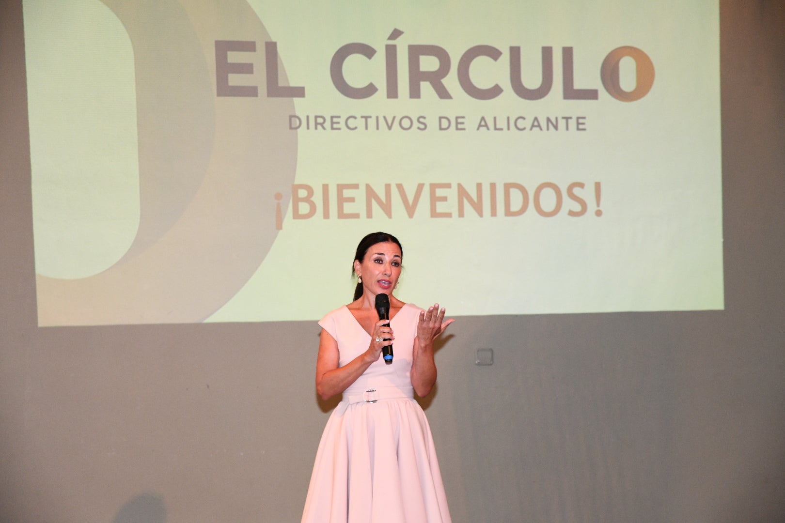 Eva Toledo, reelegida presidenta de El Círculo-Directivos de Alicante