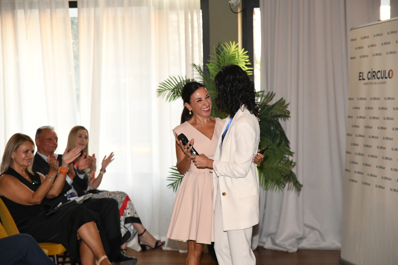 Eva Toledo, reelegida presidenta de El Círculo-Directivos de Alicante