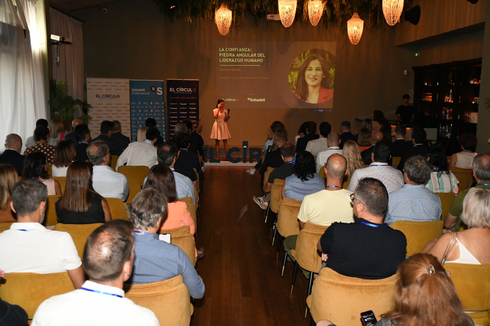 Eva Toledo, reelegida presidenta de El Círculo-Directivos de Alicante