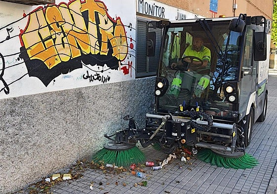 Barrido mecanizado y mixto en Los Palmerales.