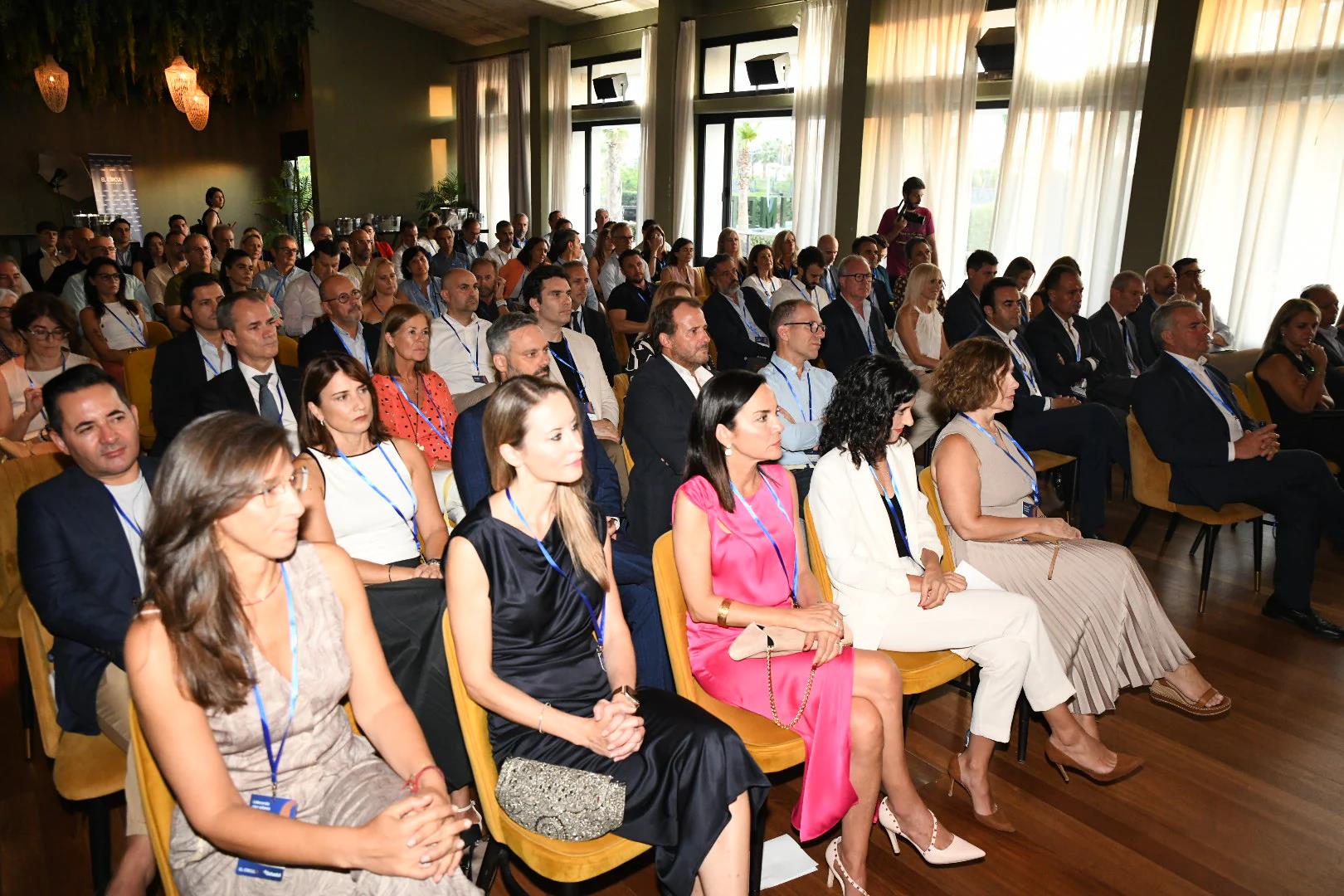 Imagen secundaria 1 - Eva Toledo: «El Círculo se ha convertido en un espacio en el que crecer como persona y profesional»