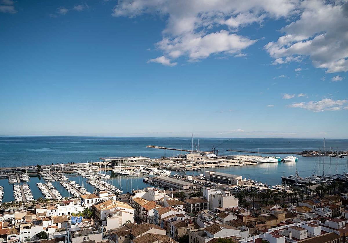 Vista del puerto de Dénia.