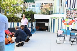 Así ha sido la visita de Feijóo a la escuela infantil Garabatos de Alicante